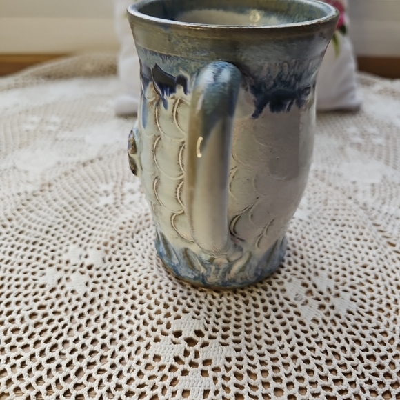 Art Pottery Mug Fish On It. Signed Dated 1992 Redwear Clay. - Picture 3 of 10